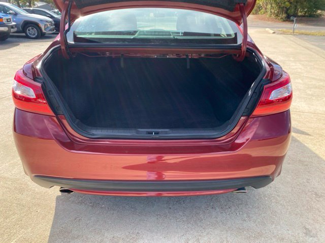 Used 2017 Red Nissan 2.5 S image 11