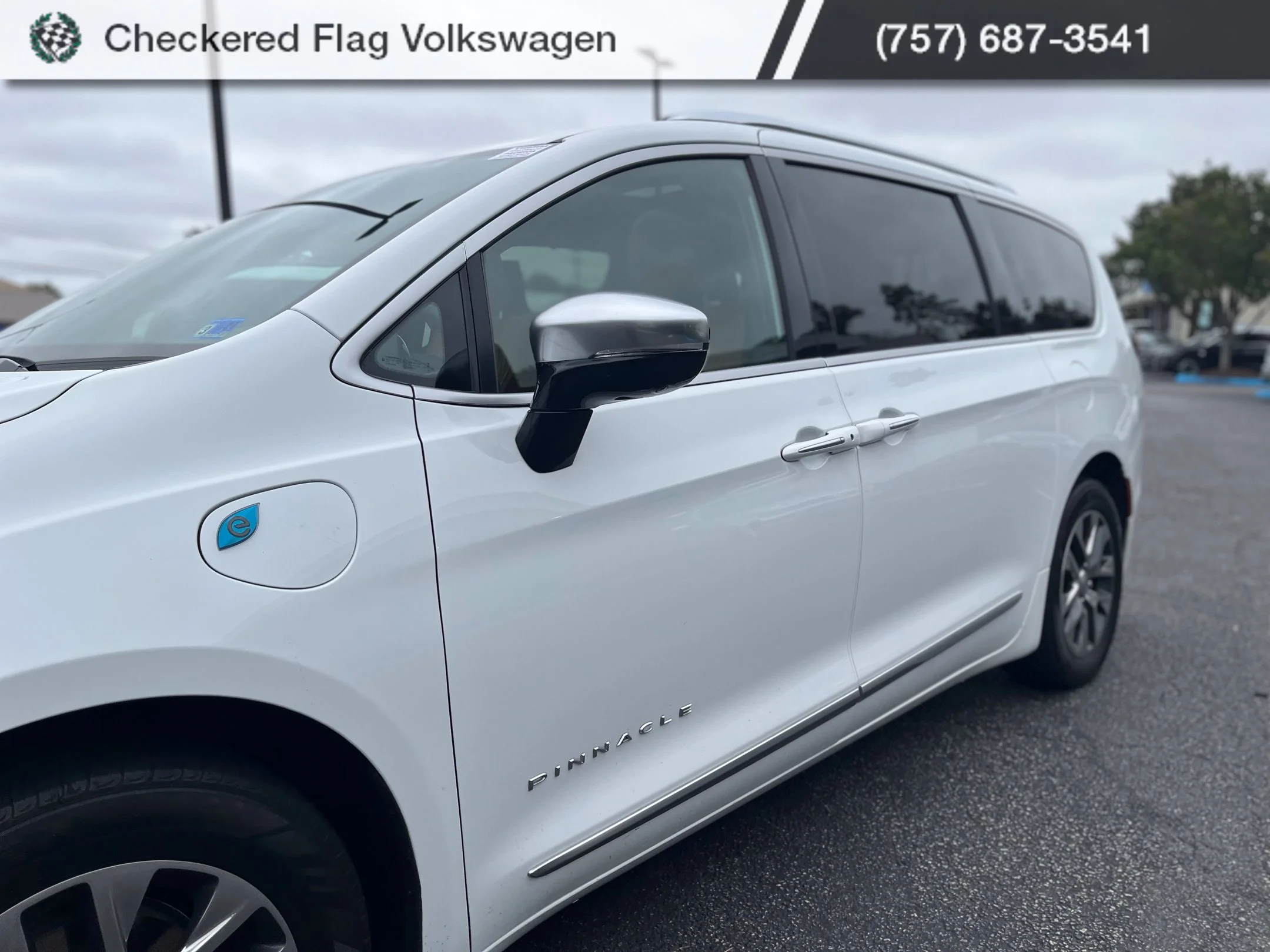 Used 2023 Bright White Clearcoat Chrysler Pinnacle image 3
