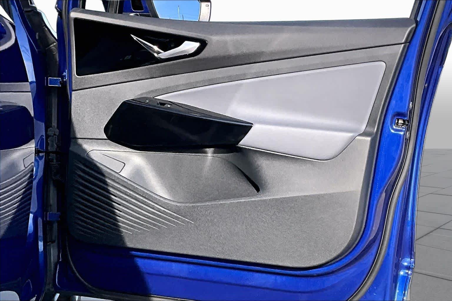 Used 2022 Dusk Blue Metallic/Black Roof Volkswagen Pro S image 20