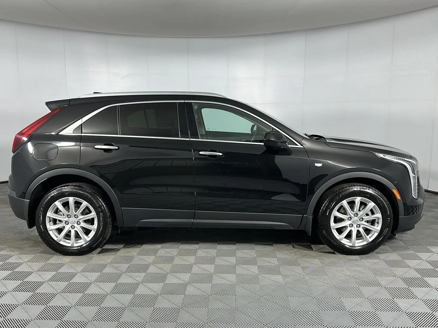 Used 2022 Stellar Black Metallic Cadillac AWD Luxury image 28