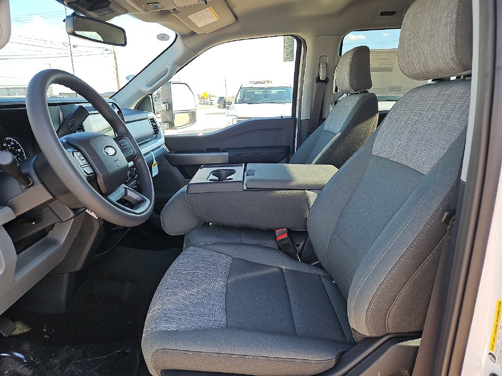 New 2027 Oxford White Ford F-350® XLT image 18