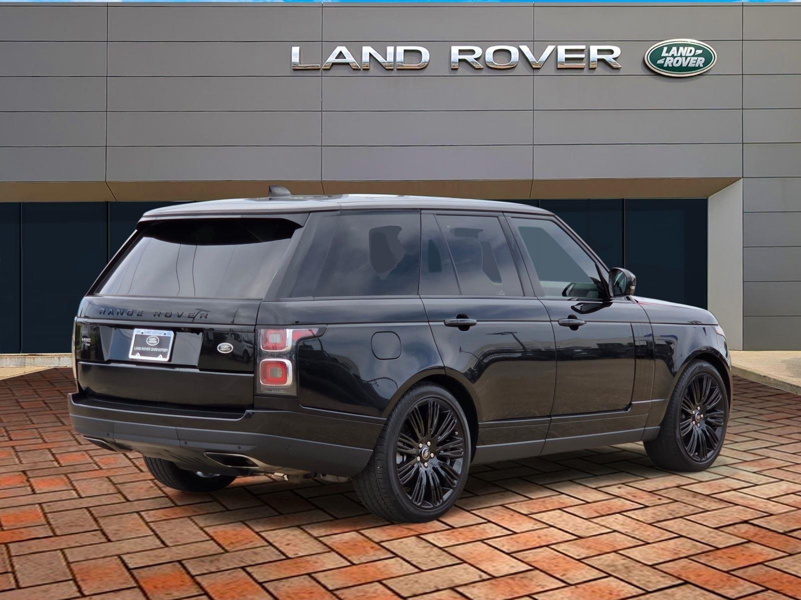 Used 2022 Santorini Black Metallic Land Rover Westminster image 4