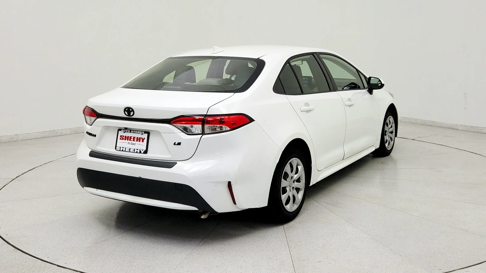 Used 2022 White Toyota LE image 6