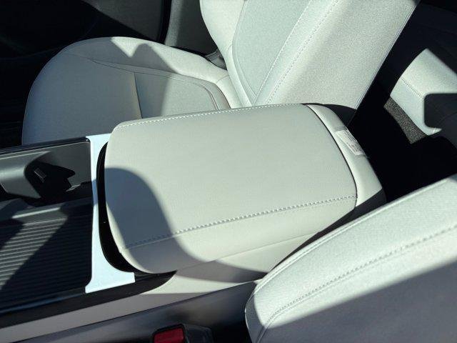 New 2026 Shimmering Silver Hyundai SEL AWD image 34
