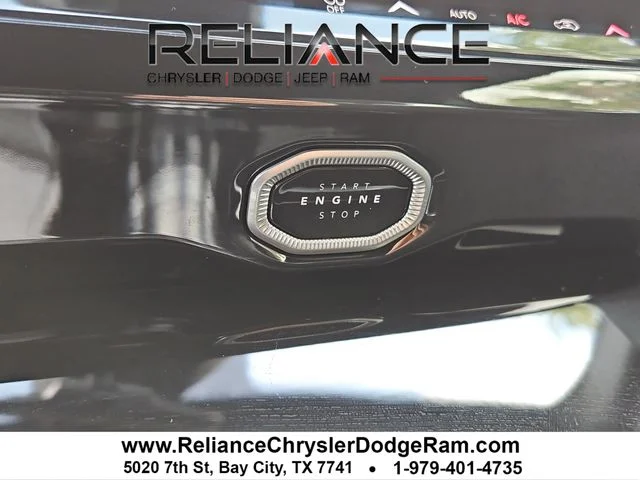 New 2026 Diamond Black Crystal Pearl-Coat Exterior Paint Jeep Altitude image 24