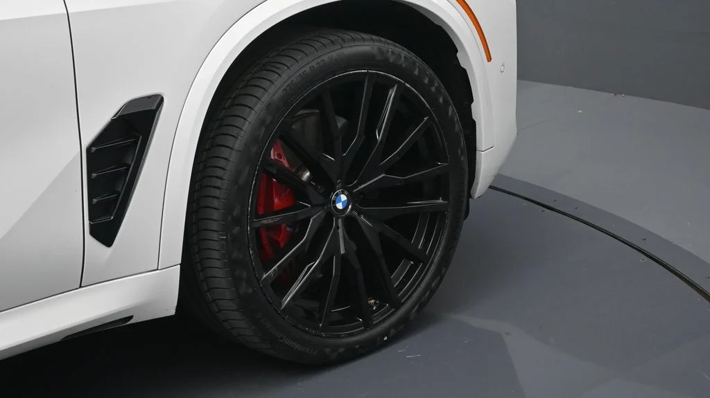 Used 2024 White BMW sDrive40i image 6