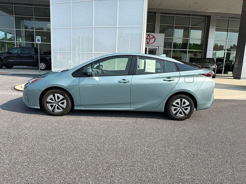 Used 2018 Beige Toyota Three image 3