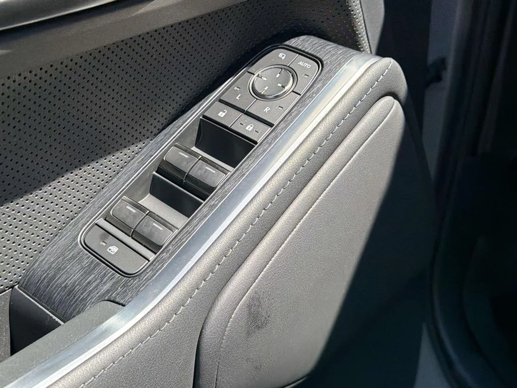 Used 2024 Incognito Lexus Premium+ image 29