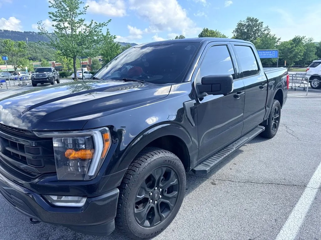 Used 2022 Black Ford XLT image 3