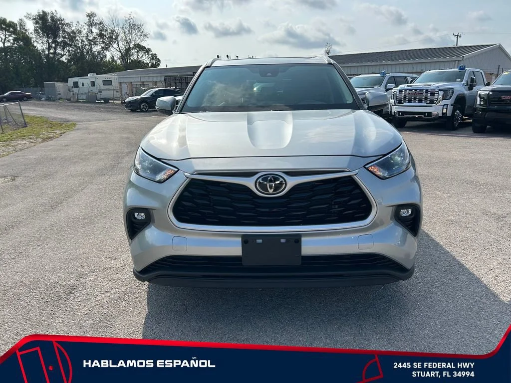 Used 2023 Silver Toyota XLE image 2