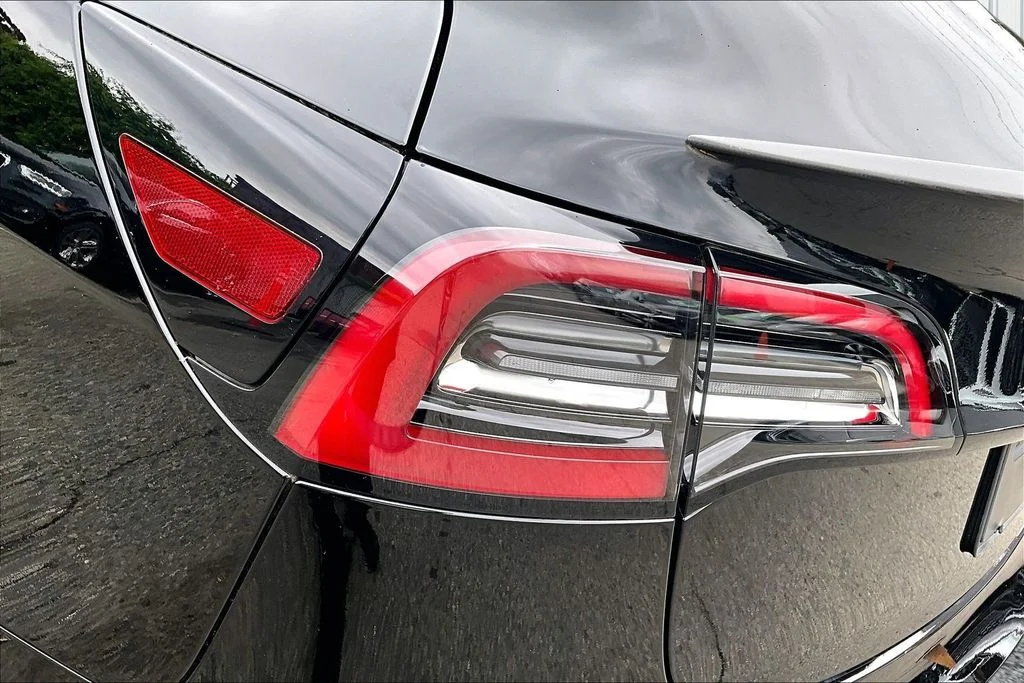 Used 2023  Tesla Performance image 23