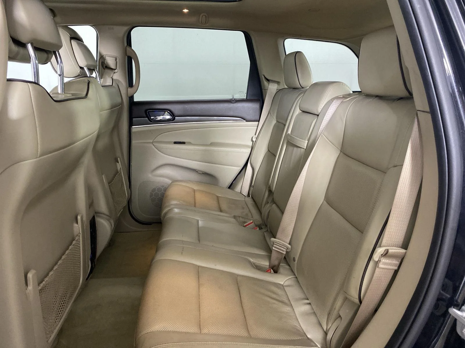 Used 2020 Diamond Black Crystal Pearlcoat Jeep Overland image 35