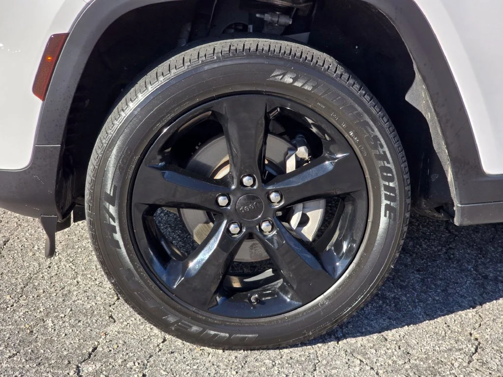 Certified Used 2024 White Jeep Altitude image 24