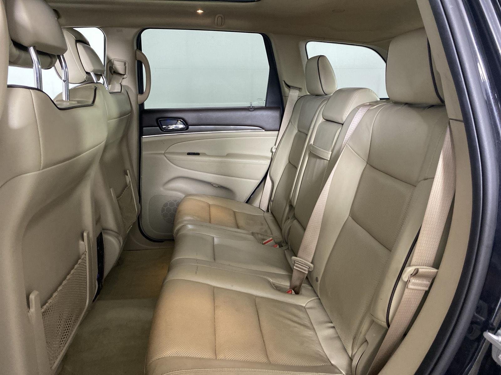 Used 2020 Diamond Black Crystal Pearlcoat Jeep Overland image 35