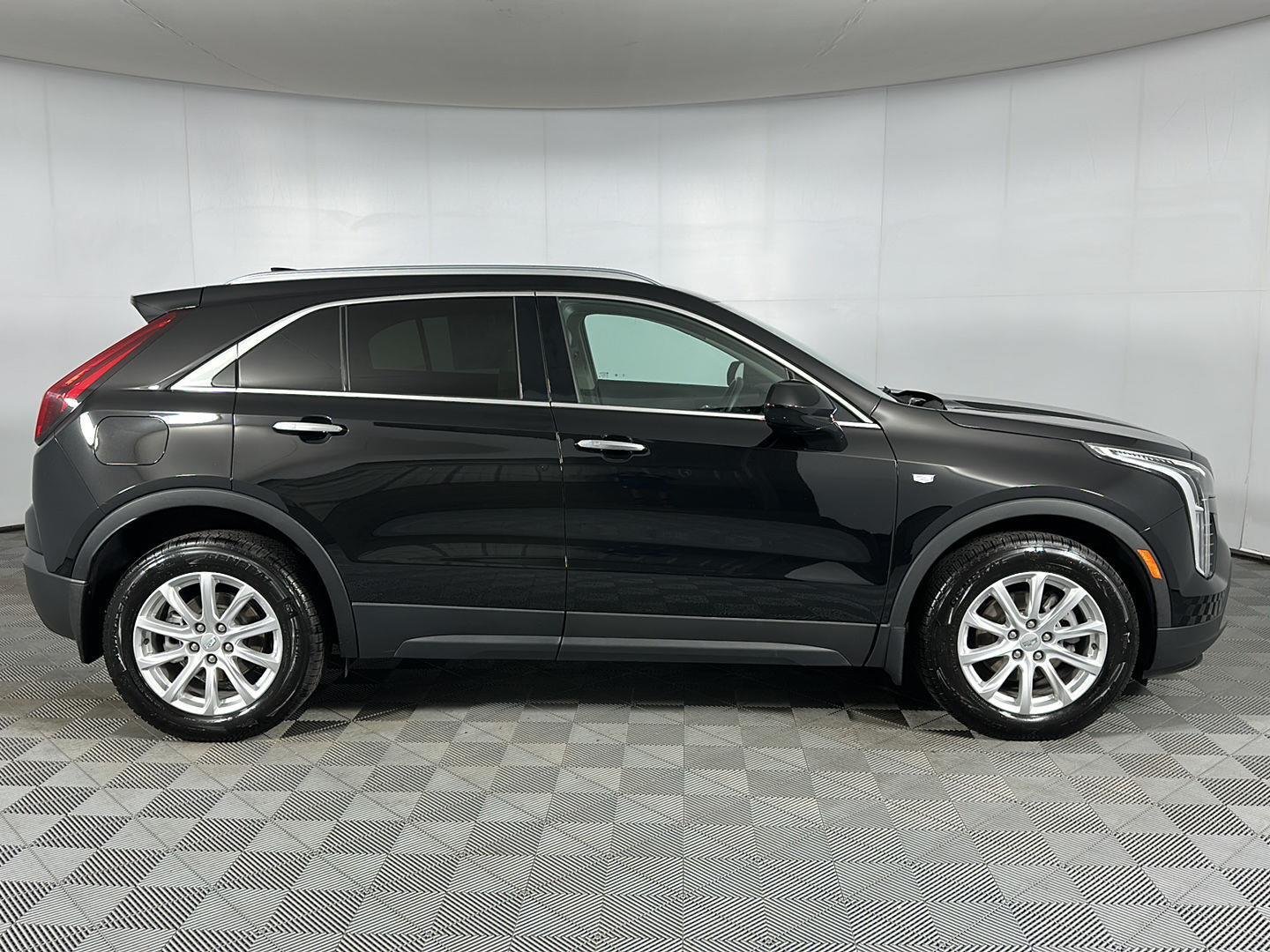 Used 2022 Stellar Black Metallic Cadillac AWD Luxury image 28