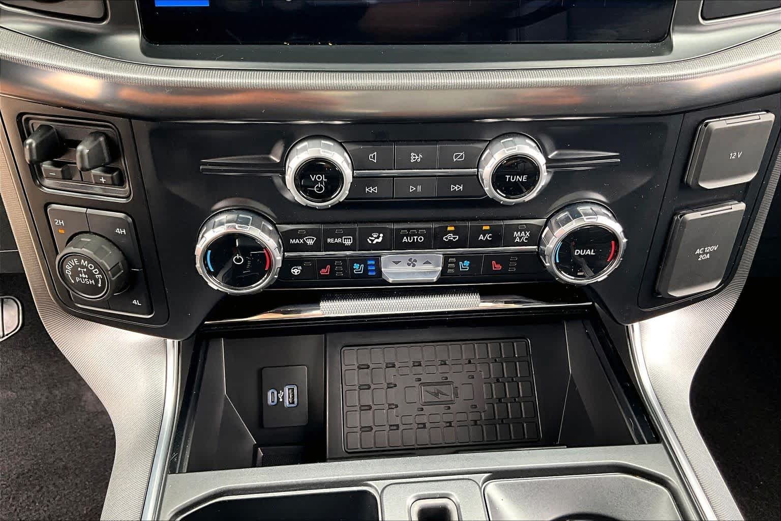 Used 2024 Carbonized Gray Metallic Ford Platinum image 32