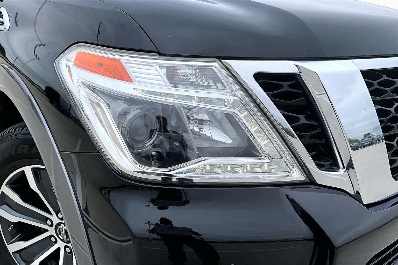 Used 2020 Super Black Nissan SL image 26