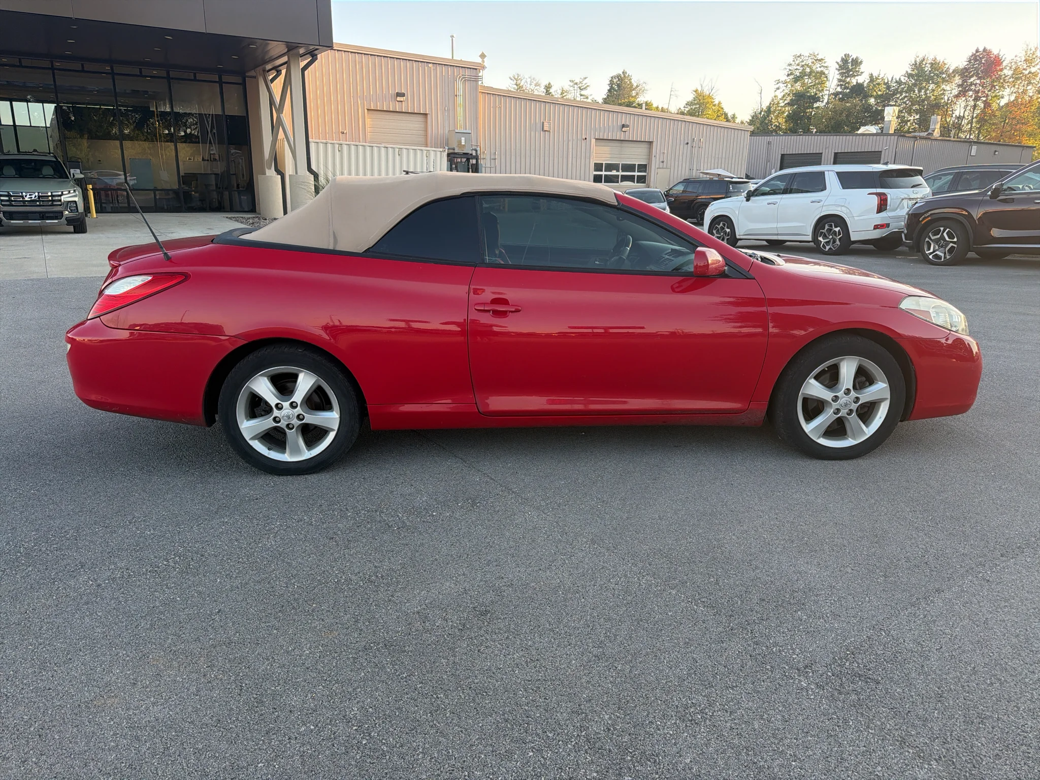 Used 2008 Super Red 5 Toyota SLE image 2