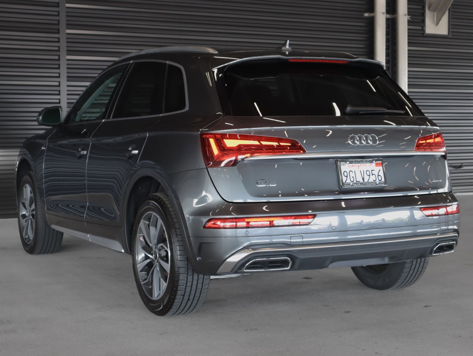 Used 2023 Daytona Gray Pearl Effect Audi S line Premium image 2