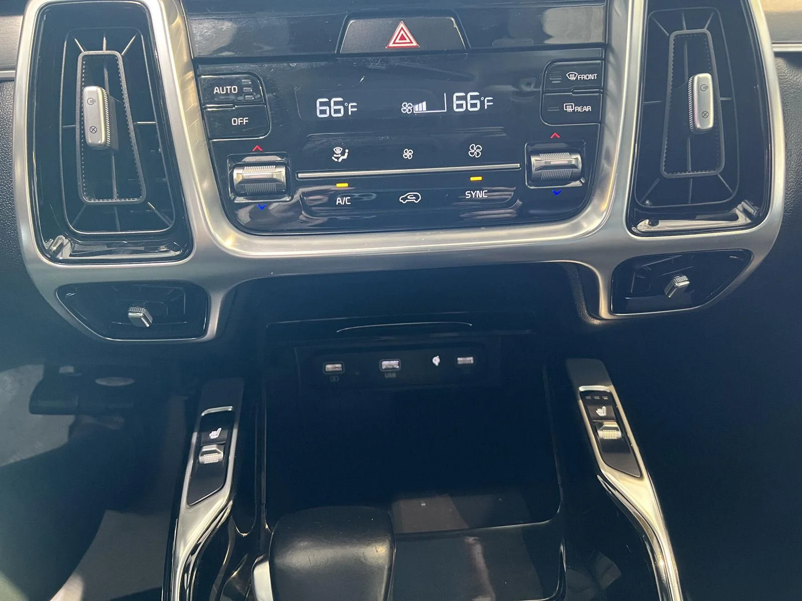 Used 2022 Glacial White Pearl Kia SX image 27