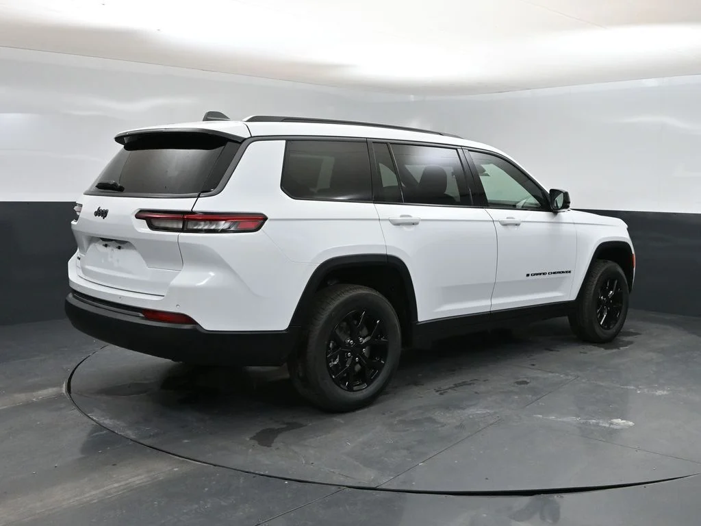 New 2026 White Jeep Altitude image 2
