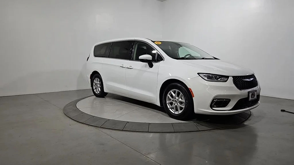 Used 2023 White Chrysler Touring L image 8