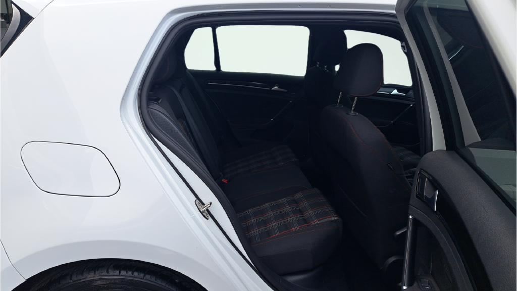 Used 2017  Volkswagen Sport image 22