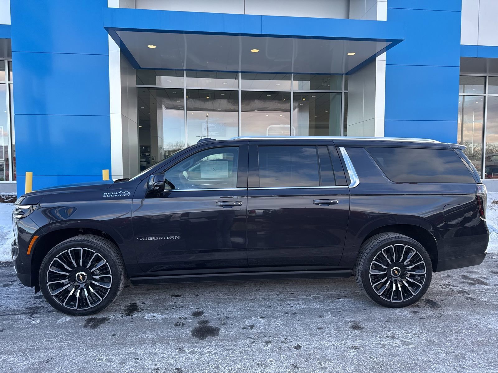 New 2026 Dark Ash Metallic Chevrolet High Country Deluxe with 24in Wheels - Panoramic Sunroof - Super Cruise - Technology & Entertainment image 9
