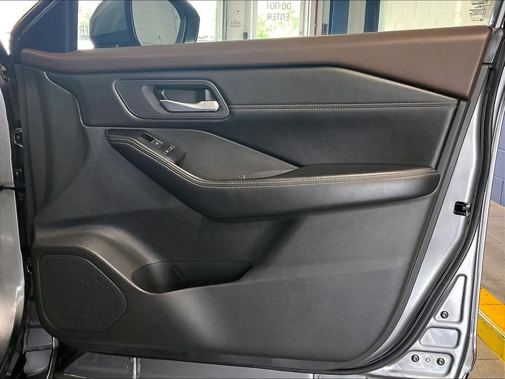 Used 2023 Gray Nissan SL image 11