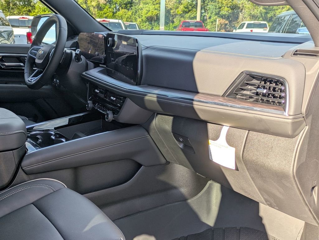 2025 Chevrolet Suburban Premier - Photo 34