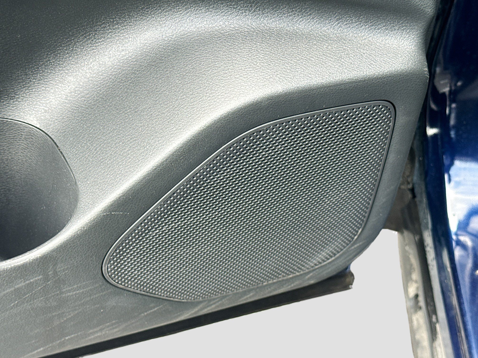 Used 2025 Deep Ocean Blue Pearl Nissan SV image 18
