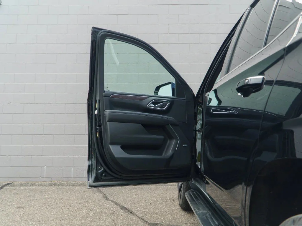 Used 2023 BLACK Chevrolet LT image 16