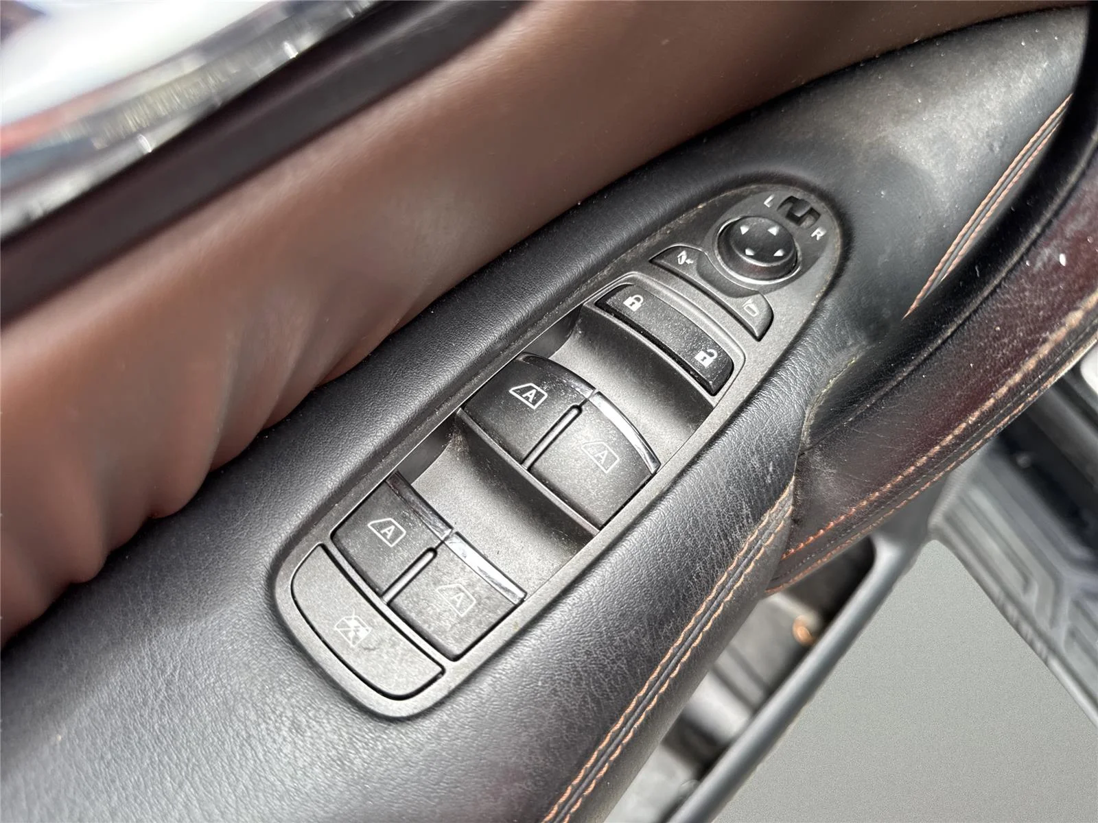 Used 2019 Super Black Nissan Platinum image 29