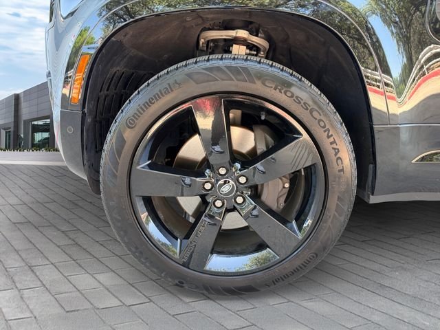 Certified Used 2025 Santorini Black Metallic Land Rover X-Dynamic SE image 9