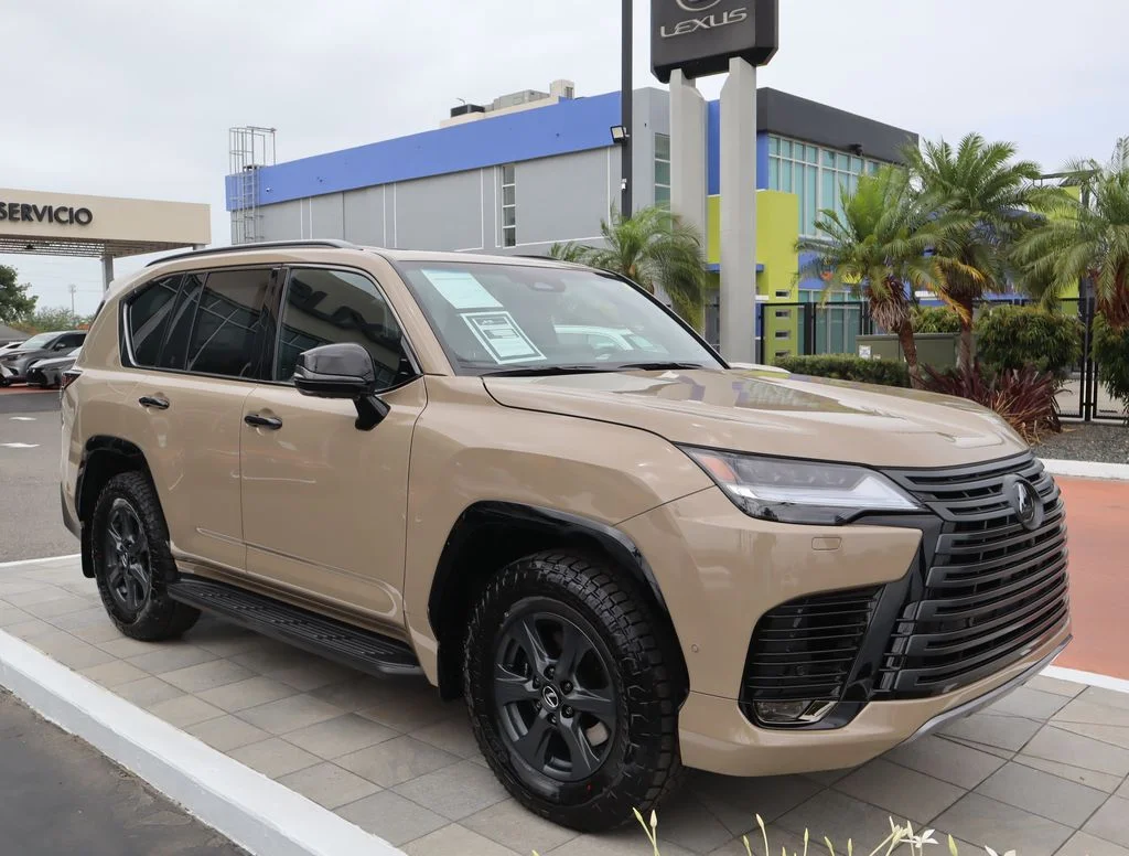 Used 2026  Lexus 700h Overtrail image 3