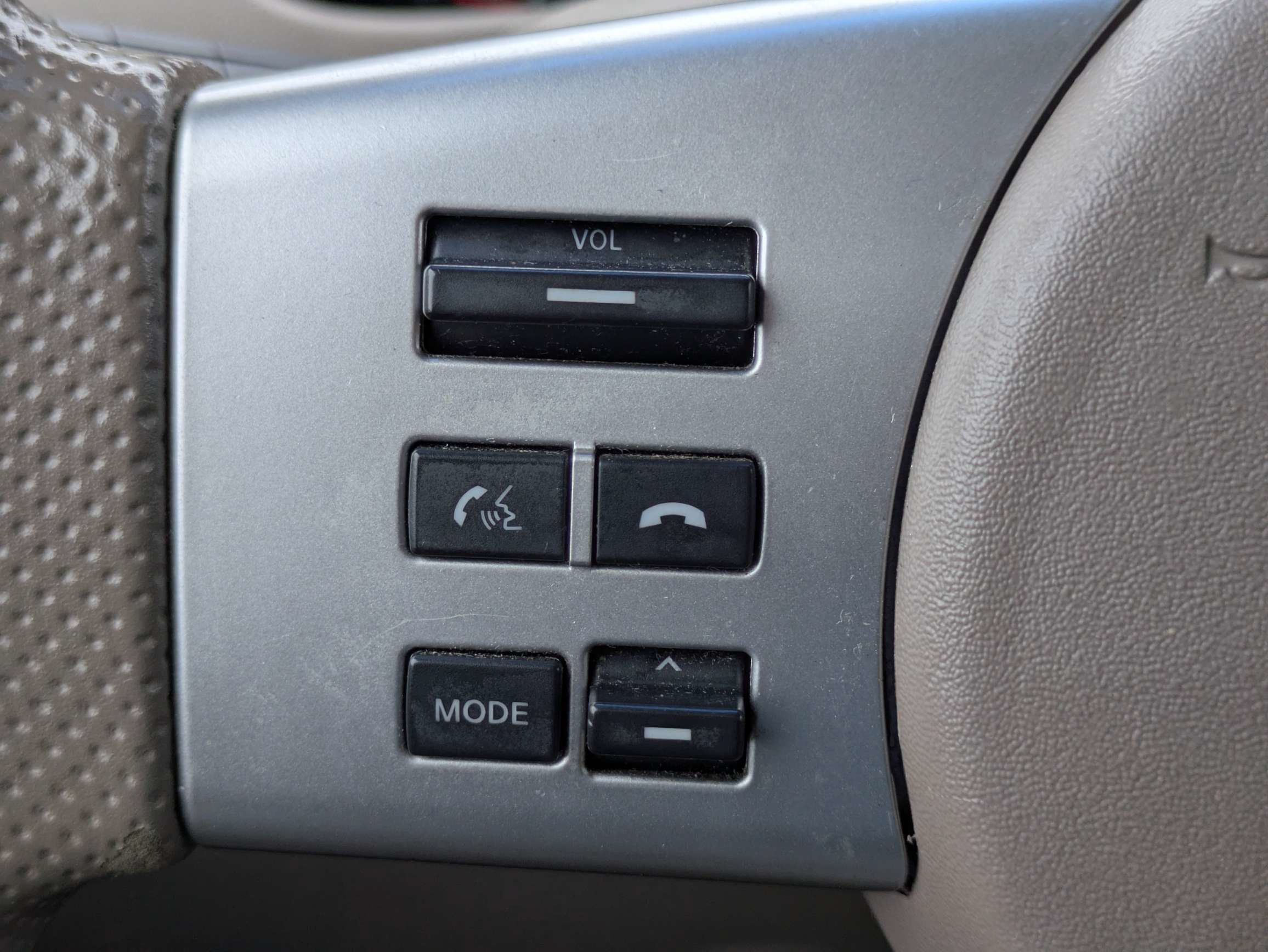 Used 2015 White Nissan SV image 19