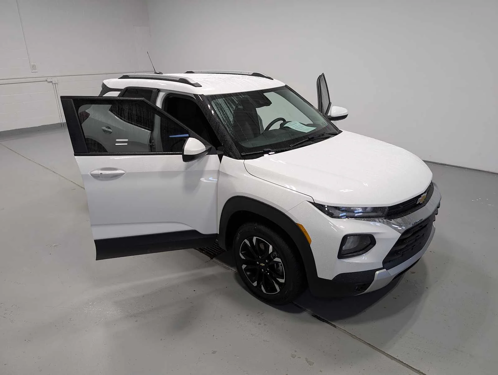 Used 2022 Summit White Chevrolet LT image 16