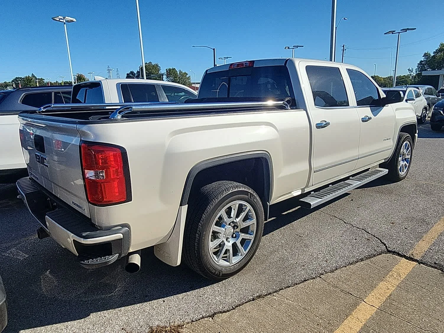 Used 2014 White Diamond Tricoat GMC Denali image 5