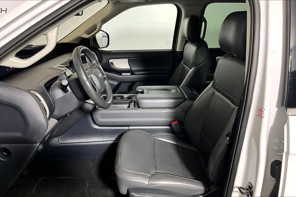 Used 2025 Oxford White Ford Active image 20