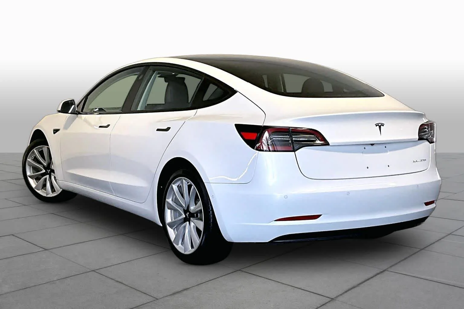 Used 2018 Pearl White Multi-Coat Tesla Long Range Battery image 10