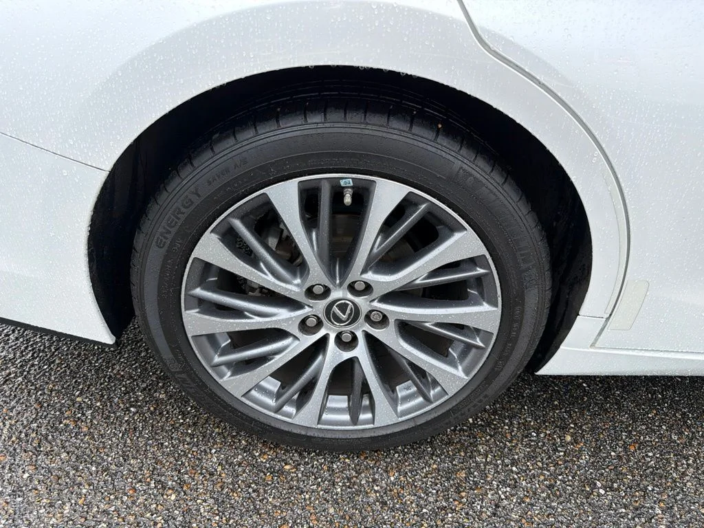 Used 2020 White Lexus 350 Luxury image 14