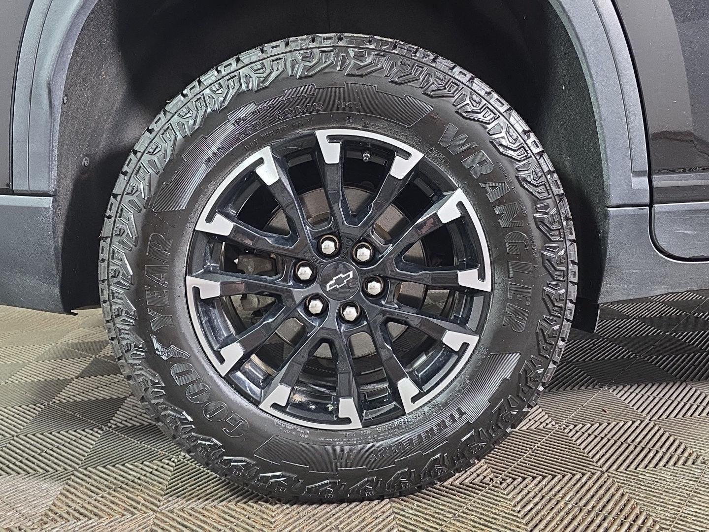 Used 2024 Mosaic Black Metallic Chevrolet AWD Z71 image 2