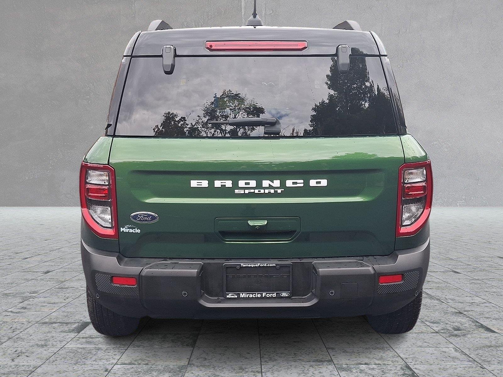 Used 2025 Eruption Green Metallic Ford Outer Banks image 5