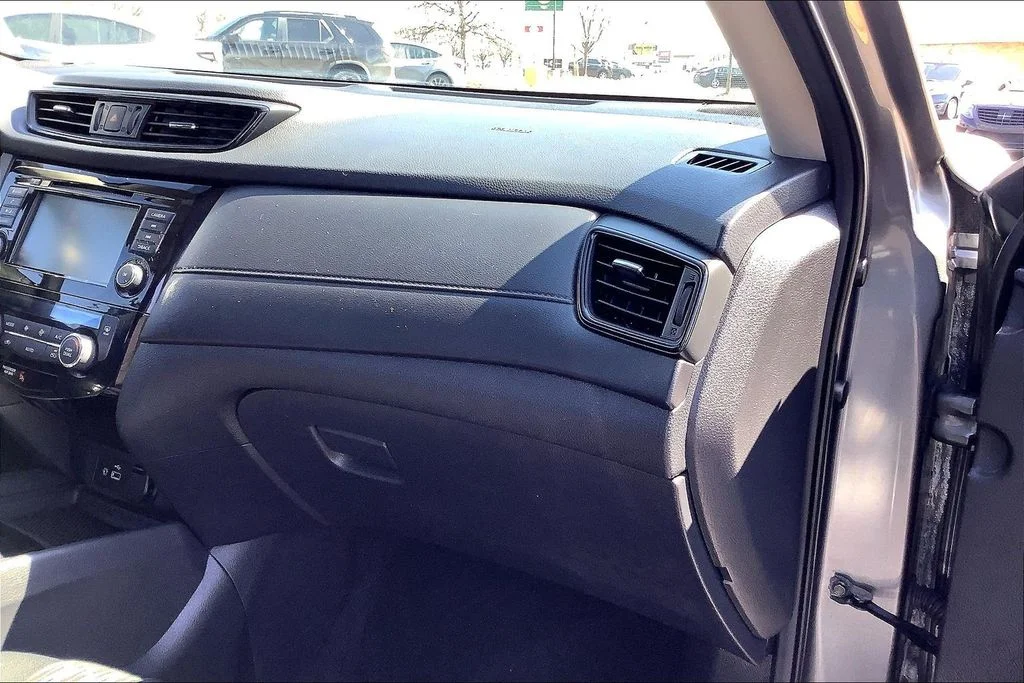 Used 2020 Gray Nissan SV image 16