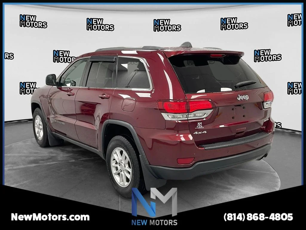 Used 2020 Velvet Jeep Laredo E image 2