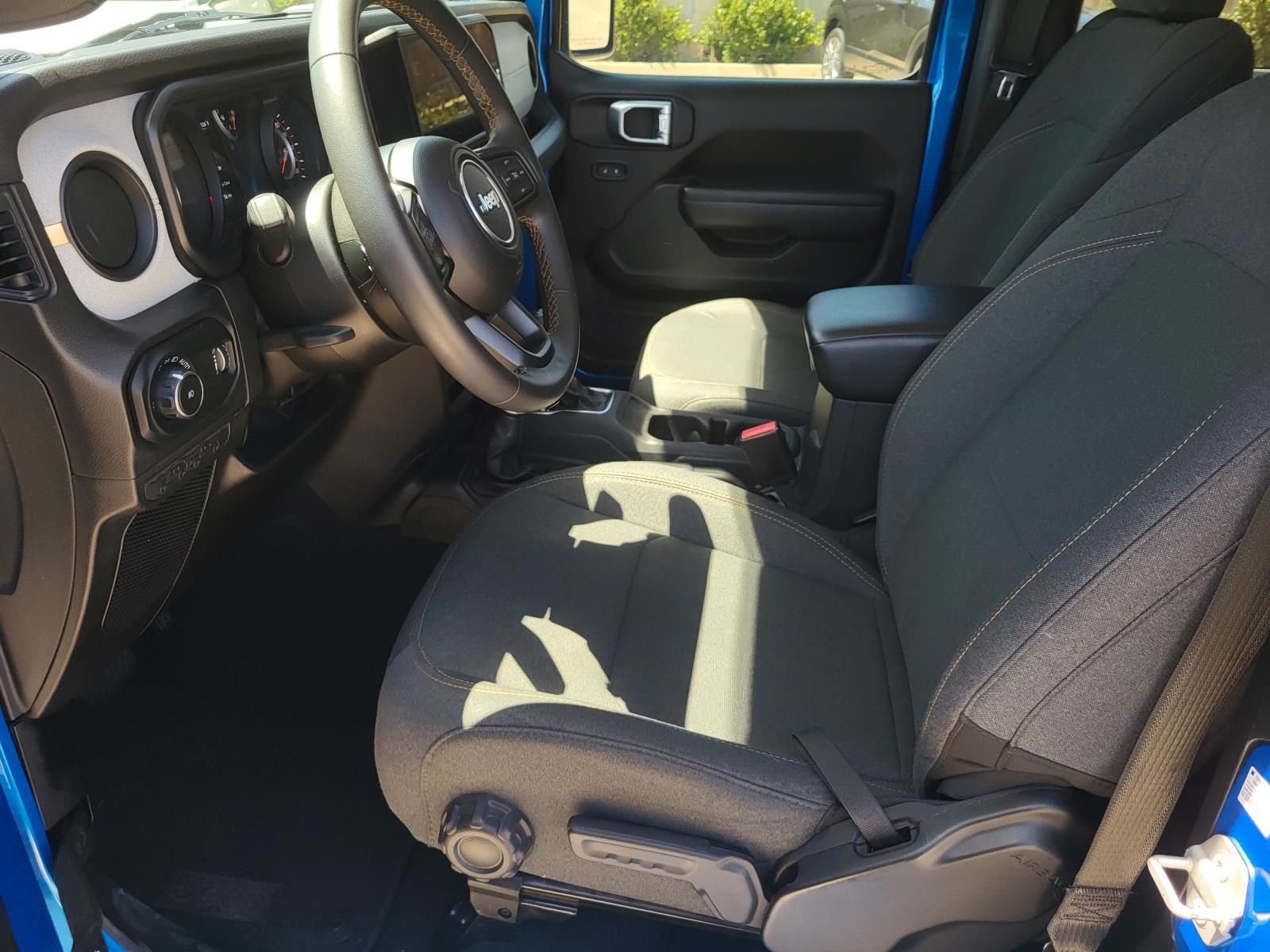 Used 2024 Hydro Blue Pearl Coat Jeep Sport S image 15