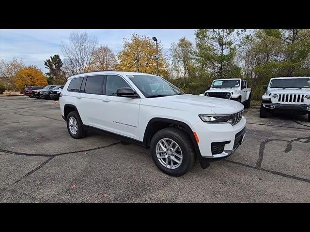 New 2025 Bright White Clear-Coat Exterior Paint Jeep Laredo X image 14