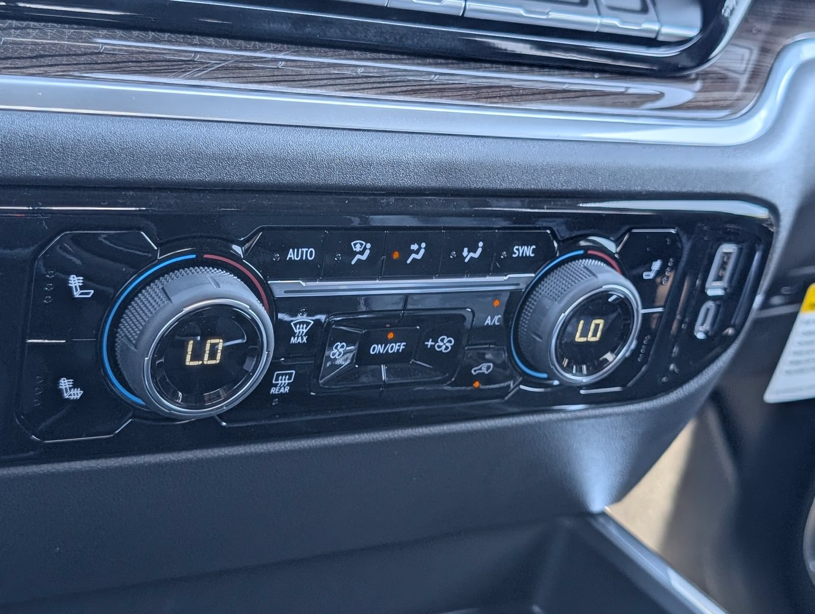 2026 Chevrolet Silverado 1500 LT - Photo 15