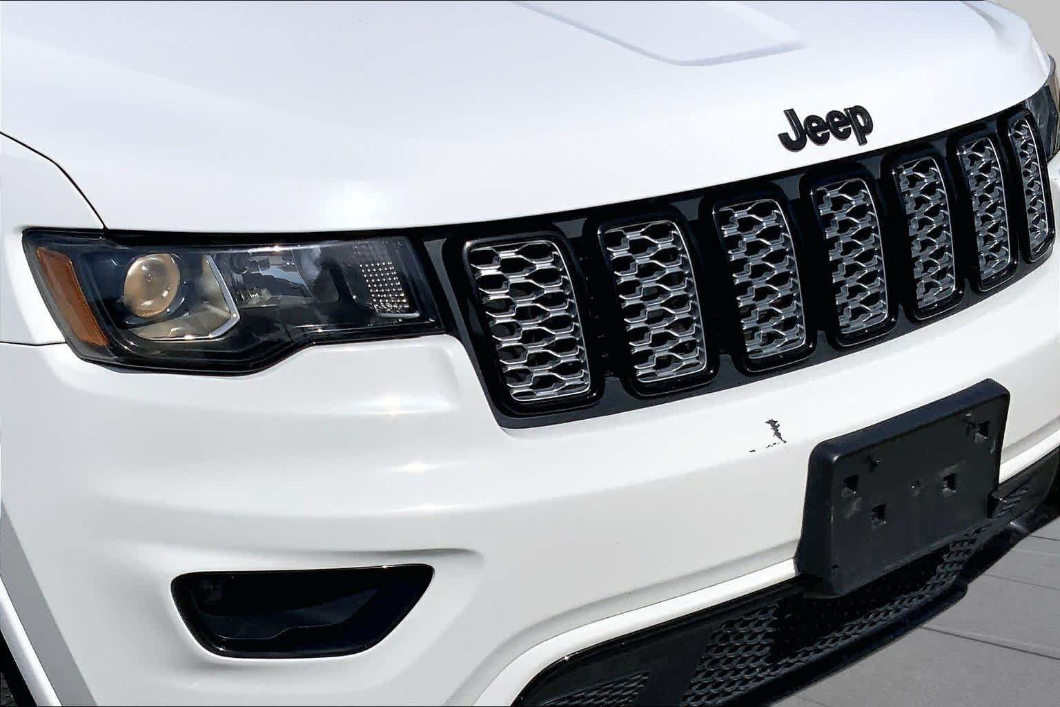 Certified Used 2022 Bright White Clearcoat Jeep Laredo X image 26