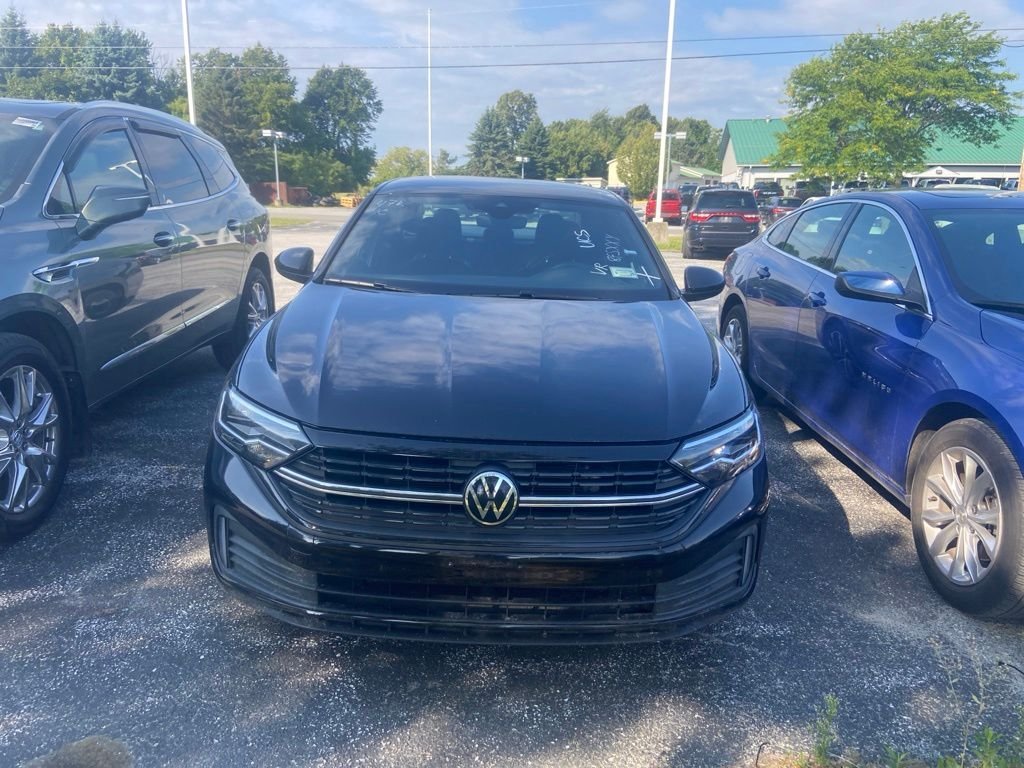 Used 2024 Black Volkswagen 1.5T Sport image 2